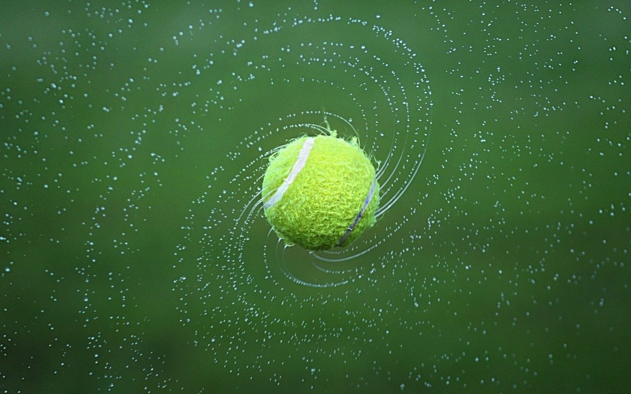 Calmer les douleurs du corps avec une balle de tennis : 8 exercices qui pourraient vous aider