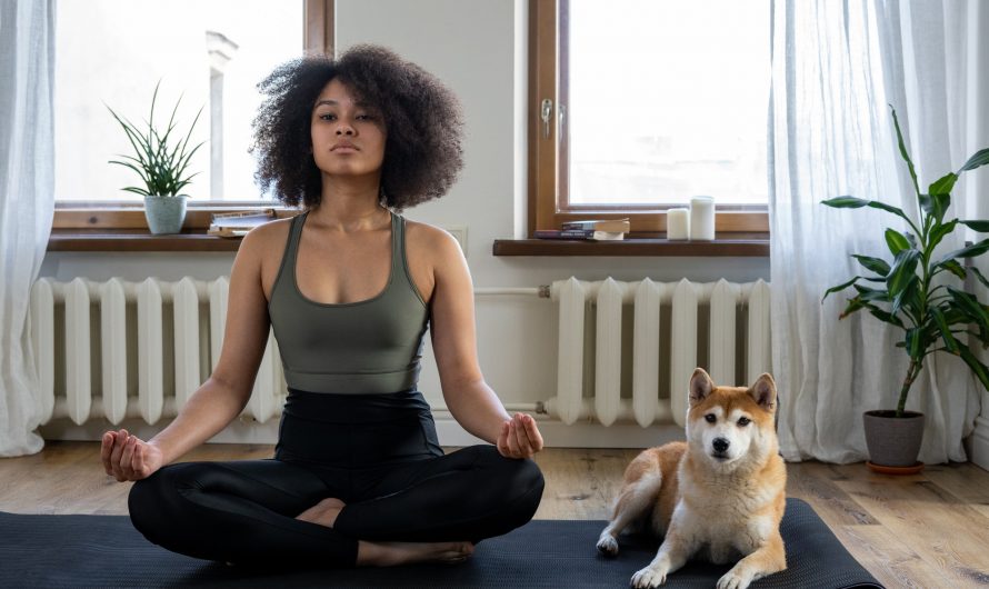 Comment bien s’équiper pour pratiquer le yoga chez soi ?