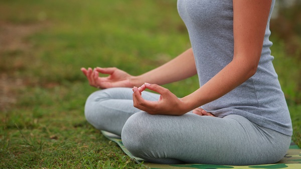 Yoga-reduire-stress-anxiete-travail